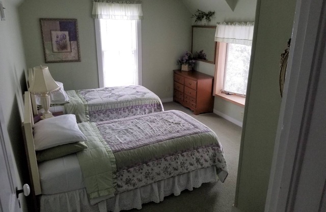Great for large groups, sleeps 20 , Fontana on Geneva Lake