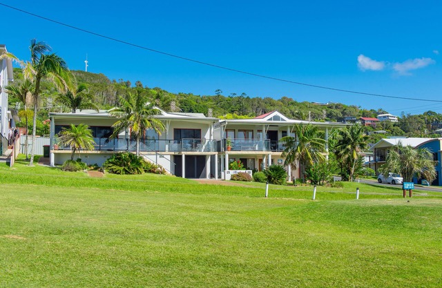 GREAT LOCATION WITH OCEAN VIEWS, SPA BATH & AIR CONDITIONING