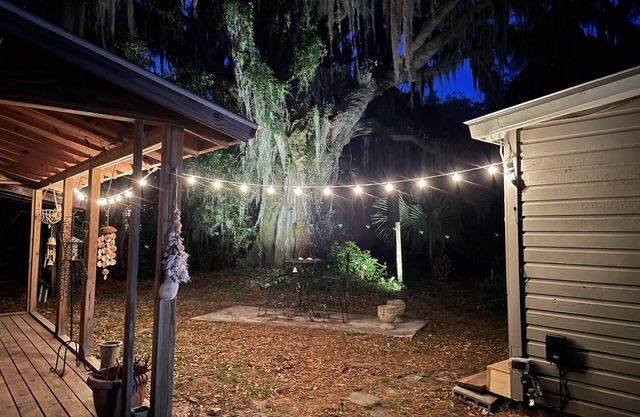 Great One Room with Full Bath Guest House!