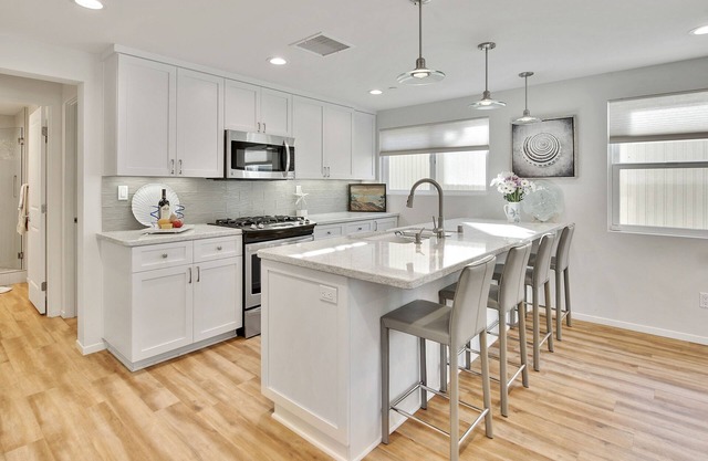 Great Rates at Sun Drenched Coastal Modern Couple's Retreat Steps from the Sand!