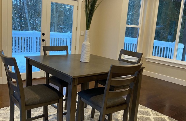 Great room with private bathroom!B2