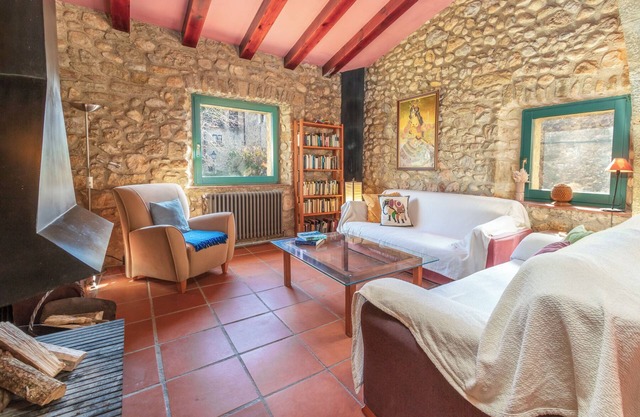 Great stone house in Alt Emporda