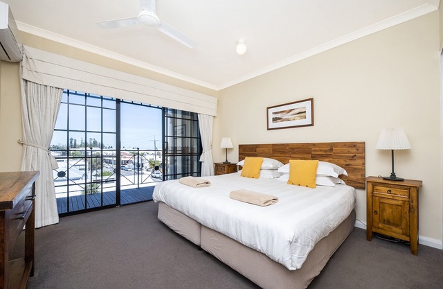 Great value 2 bedroom apartment in the heart of South Fremantle