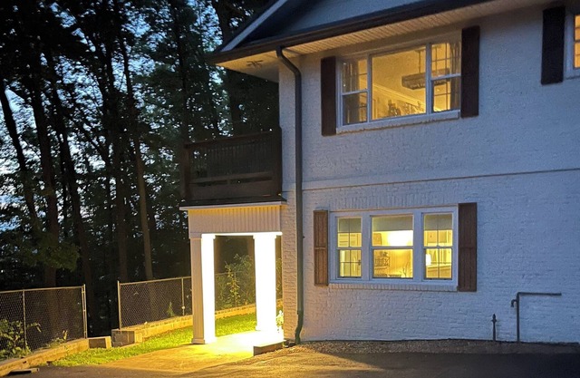 Great View Basement Apartment- Private, Cozy with easy Access.