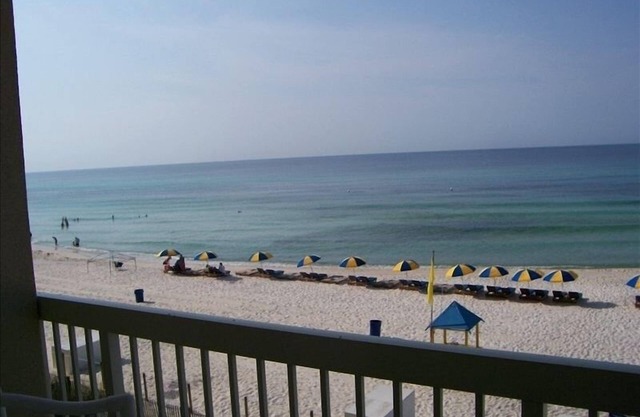 Great Views! Beach Chairs! Low 2'nd Floor!