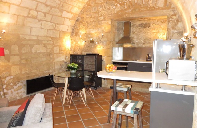 Great warm T2 68 M2, atypical, in the historic center