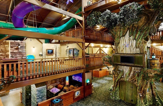 Great Wolf Lodge Wisconsin Dells - Amazing Resort w/Indoor Park Fun Included!