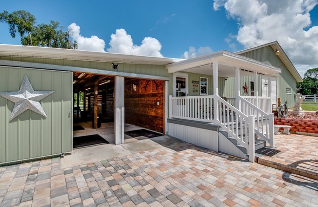 Green Acres Barn Apartment.sleeps 2 comfortably but will sleep 4.