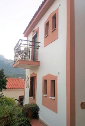 Green Hill Studios & Apartments