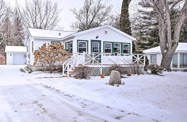 Green Lake Vacation Home w/Screened Porch!