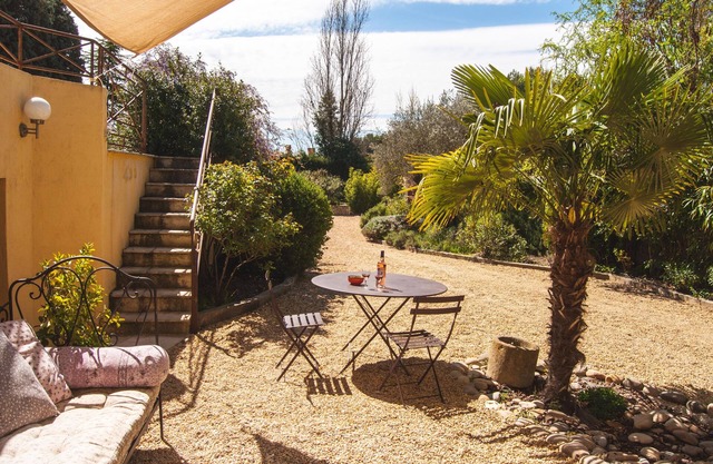 Green setting with pool access in the heart of Aix en Provence
