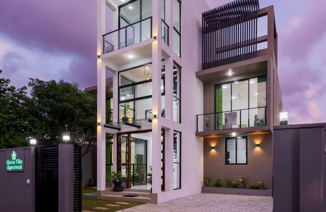Green Vibe -Two Bedroom Pool View Apartment in Colombo