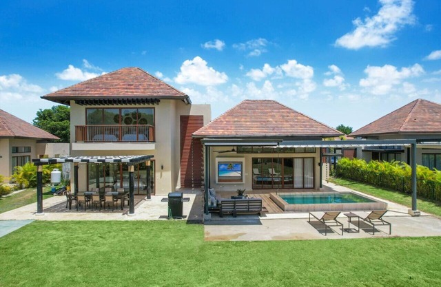 Green Village 1292: NEW Stylish 3BR villa w/plunge pool and housekeeper