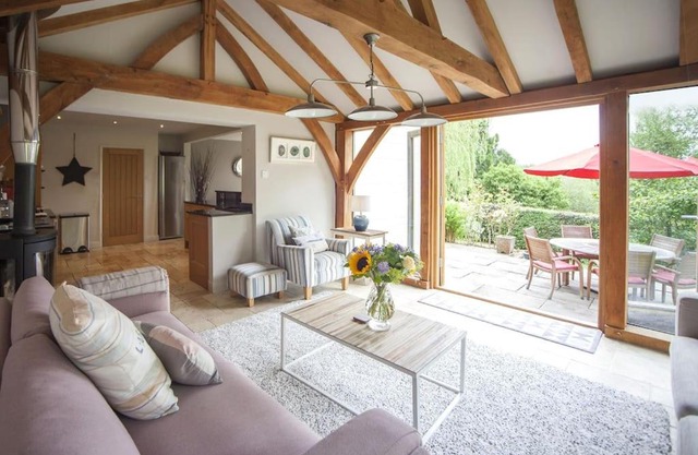 Greenbanks Lodge with free on-site parking