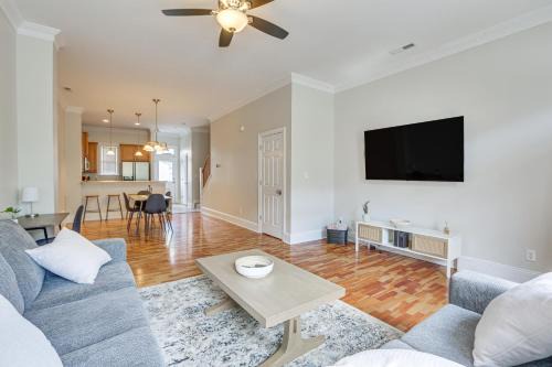 Greensboro Townhome with Fire Pit Less Than 1 Mi to Downtown