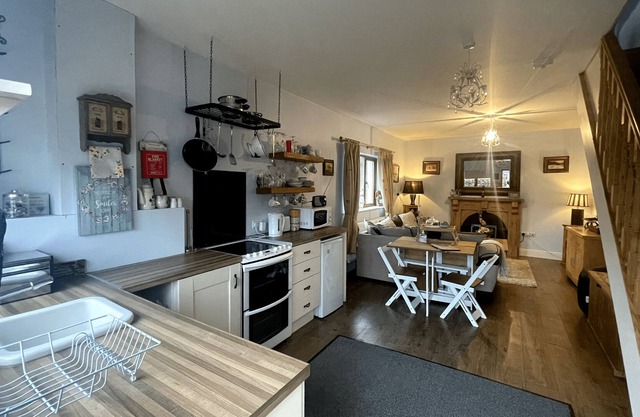 Greenvale cottage with garden view