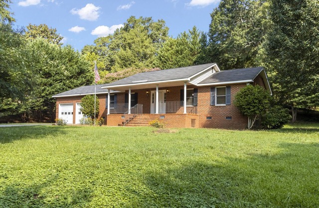 Greenville Monthly: Garage, King Beds, Creek