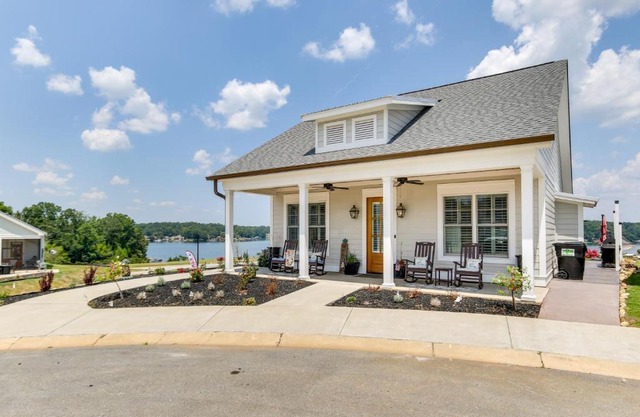 Greenwood Getaway with Furnished Patio and Lake View