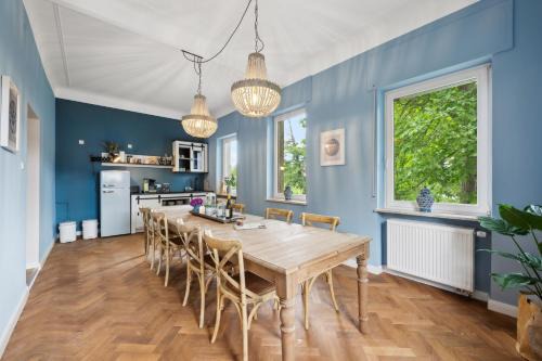 Große Altbau Wohnung I 3 Schlafzimmer I 2 Terrassen I Zentral I 8 Personen
