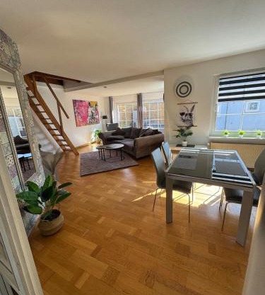 Große helle Maisonette Wohnung im Zentrum
