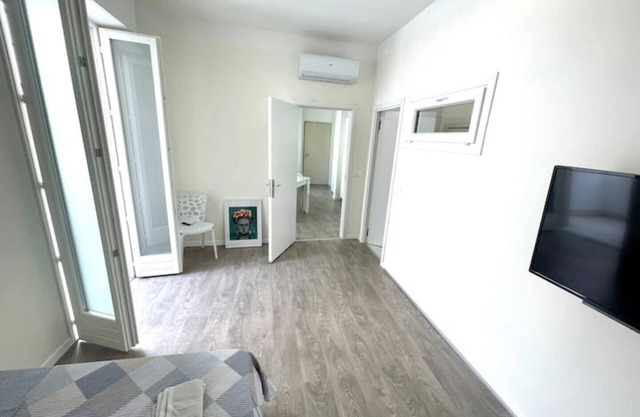 Großes Luxusstudio, Zentrum, 250m zum Meer für 3 Personen