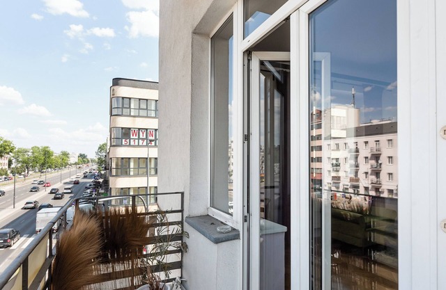 Grochowska Urban Jungle Apartment