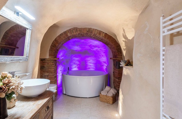 Grotticella House - SPA Apartment in Peccioli