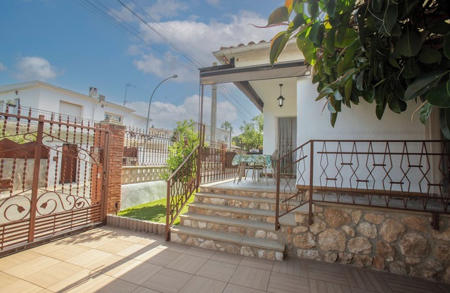GROUND FLOOR APARTMENT TORREDEMBARRA URB.BABILONIA