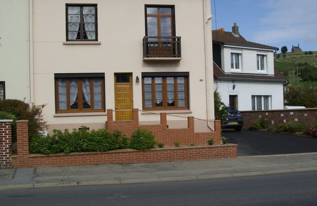 Ground floor apartment at the entrance to town, beach 3 km, private parking