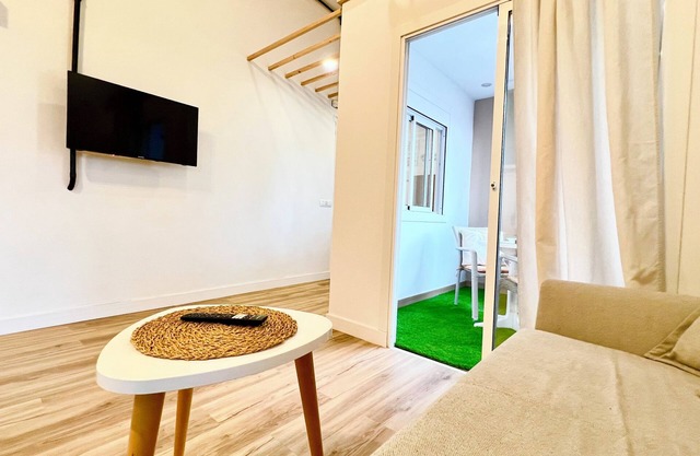 Ground floor apartment with balcony very close to the sea!