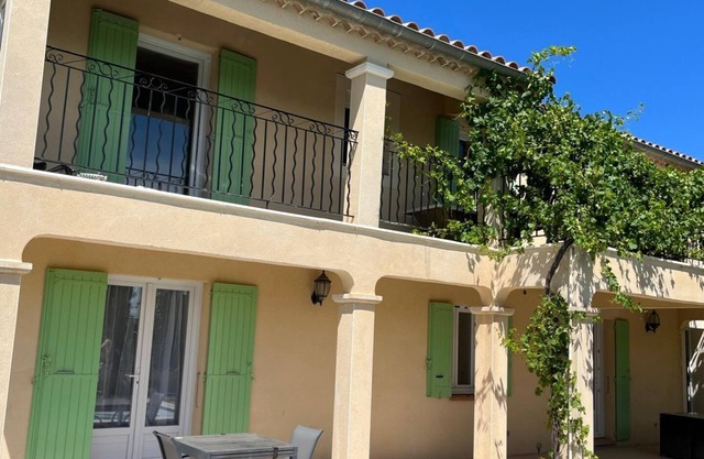 Ground floor Villa with swimming pool + petanque area - 2 bedrooms with en-suite bathrooms