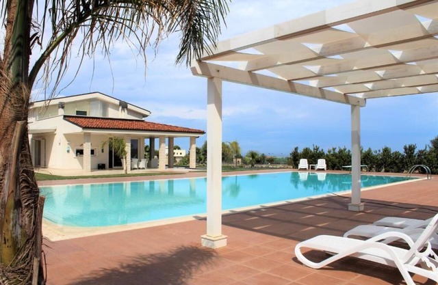 Ground floor apartment in Villa with swimming pool