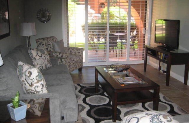Ground floor Newly renovated beautifully decorated apartment in Anasazi Village