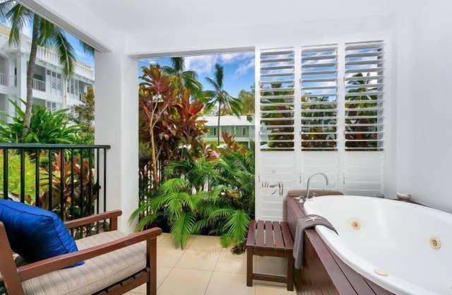 Ground floor Spa Suite in the popular Beach Club Resort in Palm Cove