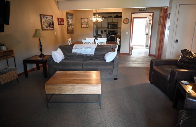 Ground floor unit with less than 5 minutes walk to the lifts - great location!