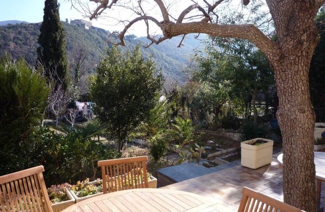 Ground floor facing south with 35m2 terrace not overlooked.