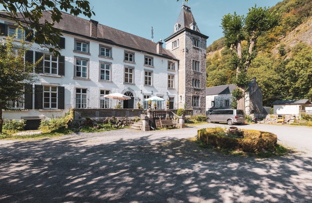 Group accommodation in a 16th-century castle
