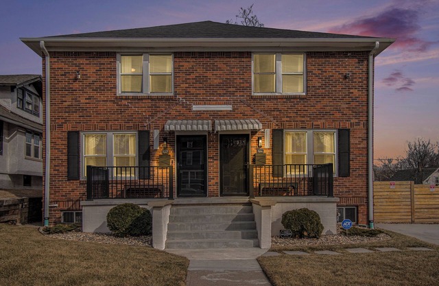 Group Stay: KingBeds l Arcade l FirePit l Yard I 5mins CWS, CHI Arena, Creighton