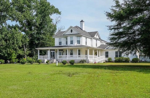 Guest apartment at Historic home on 30 acres only minutes from Lake Gaston