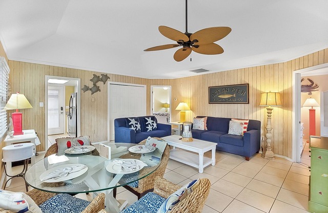 Guest Cottage 77-G: 2 BR, 2.5 BA Cottage in Myrtle Beach, Sleeps 7