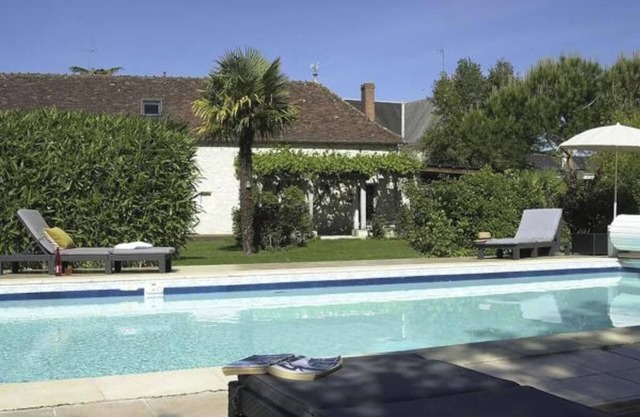 Guest House 'Chambre D'hote' with Shared Pool, Private Terrace and Wi-Fi