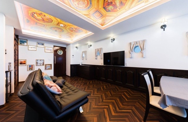 GUEST HOUSE DISCOVERY SHIP