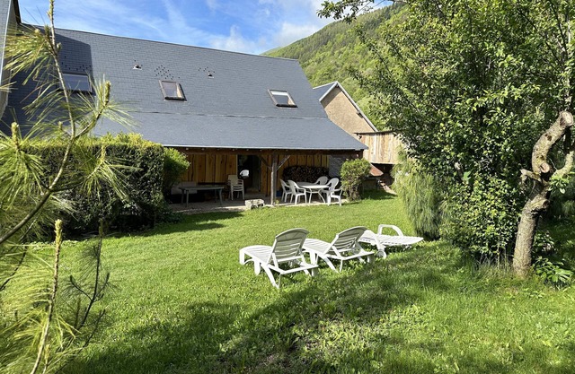 Guest House 'Chambre 5' with Shared Terrace, Private Garden and Wi-Fi