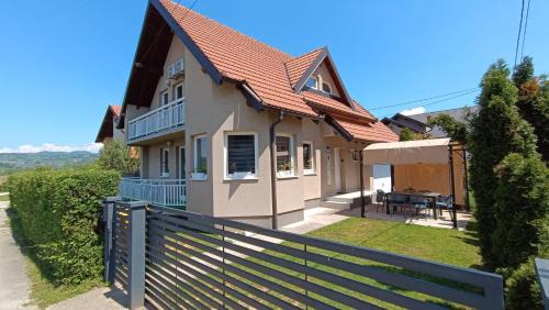 Guest House Green Field