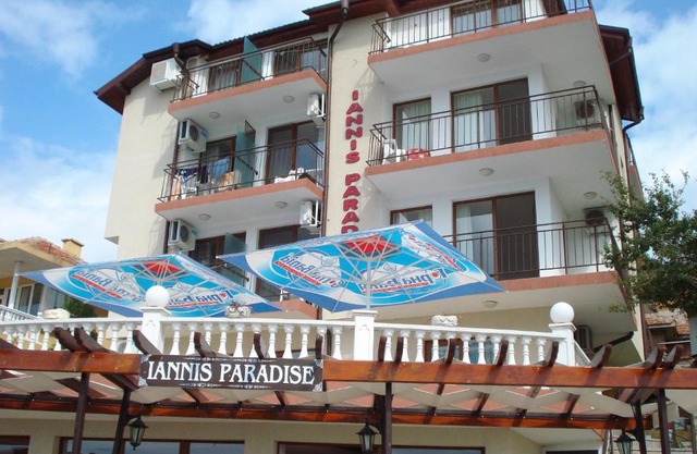Guest House Ianis Paradise