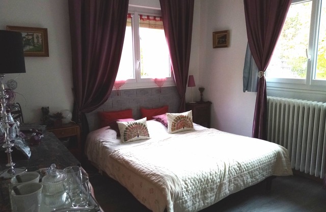 GUEST HOUSE in Garennes sur Eure at Le Havre de Paix- max 3 people