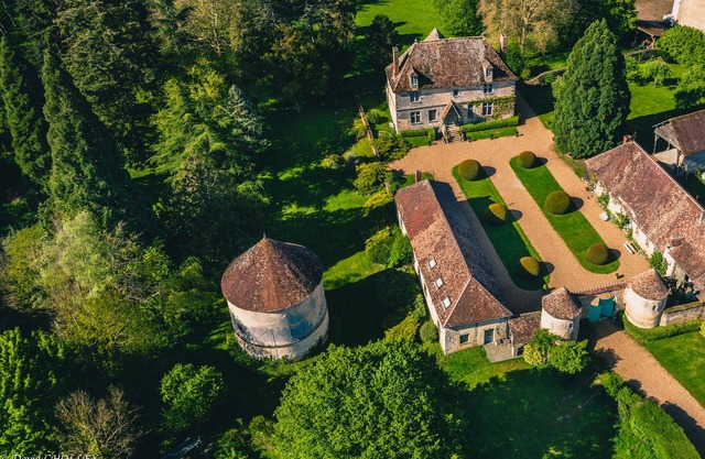 Guesthouse with friends or coworking for up to 14 people at Manoir de Vacheresse