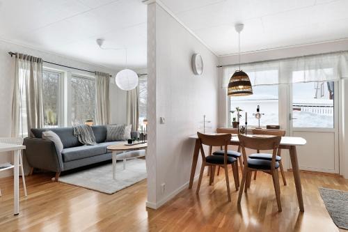 Guestly Homes - 1BR Cozy Apartment
