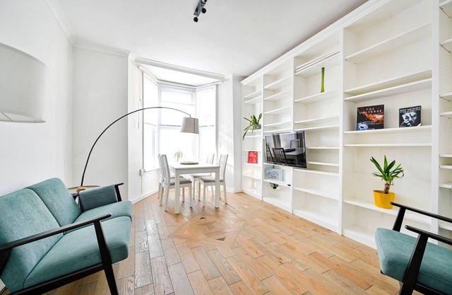 GuestReady – Bright 2BR Near West Hampstead