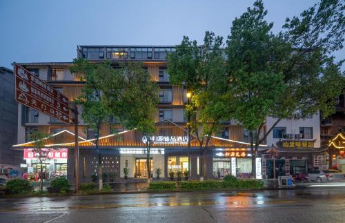 GUI YUAN ZHEN PIN HOTEL-East Gate of Zhang jia jie National Forest Park-Offer a free airport pick-up service